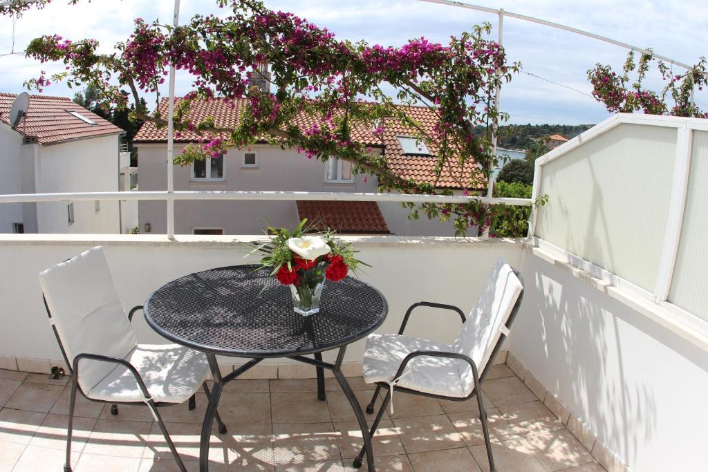 Balkón nebo terasa v ubytování Apartmani Šurlin