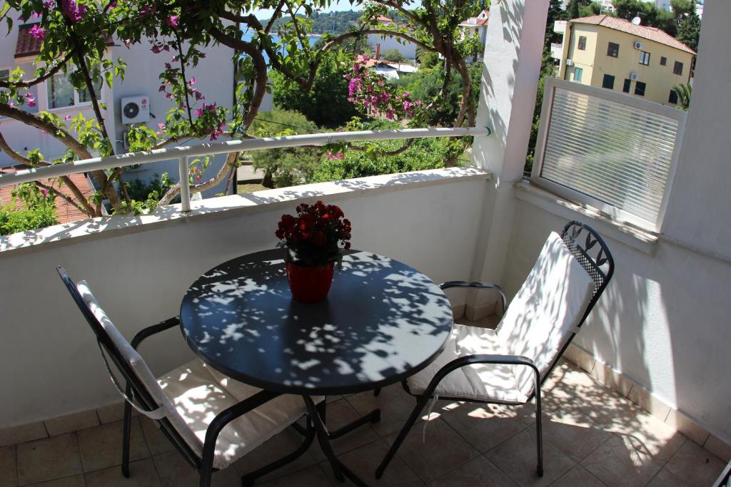 Balkón nebo terasa v ubytování Apartmani Šurlin