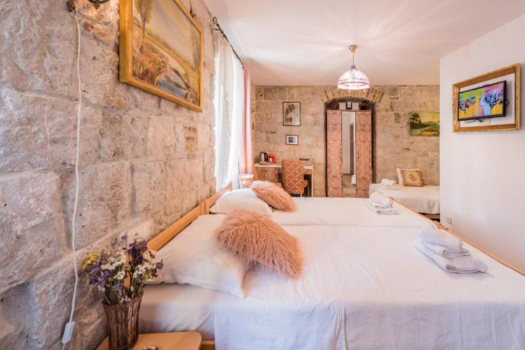 Postel nebo postele na pokoji v ubytování Kovacic Rooms