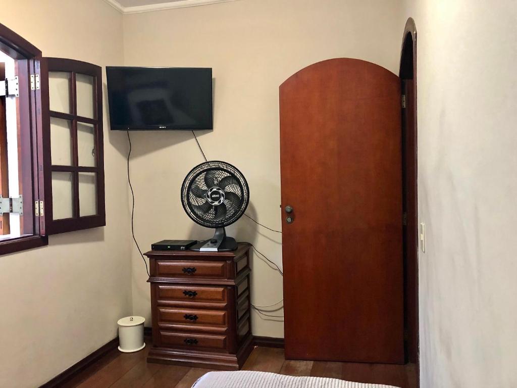  Ampla Suíte grande com Hidro em sobrado grande no meio do Brooklin
