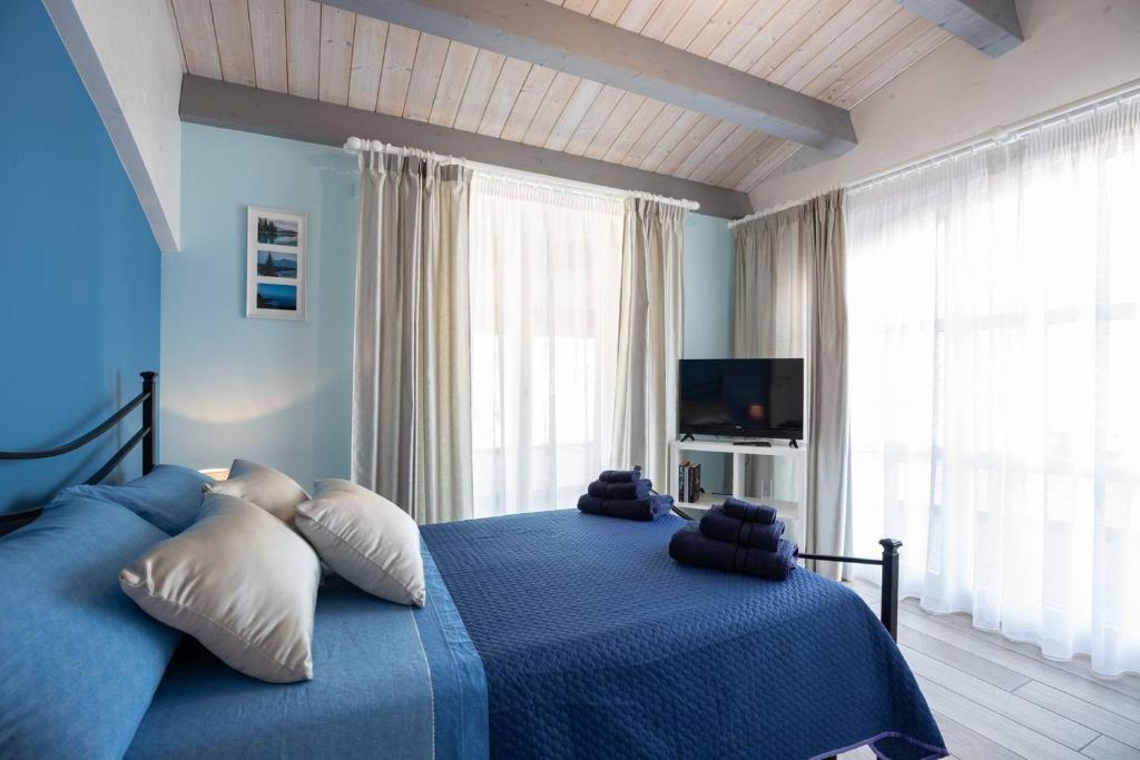 A bed or beds in a room at Il Sopracciglio Suites - Red Suite