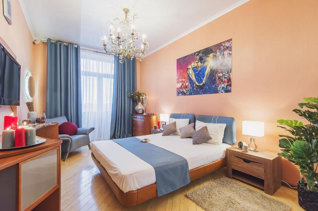 a bedroom with a bed and a living room at GMApartments Tverskaya, 15 in Moscow