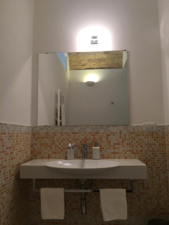 Łazienka w obiekcie La finestra sul Colosseo B&B 1