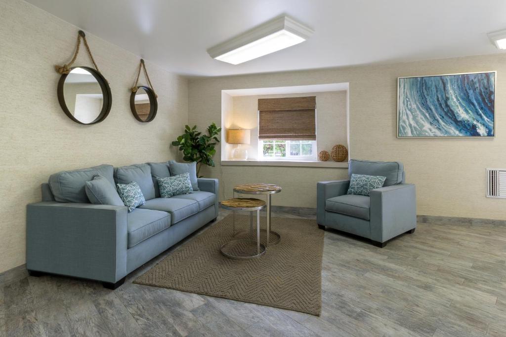 Ramada by Wyndham Costa Mesa/Newport Beach photo