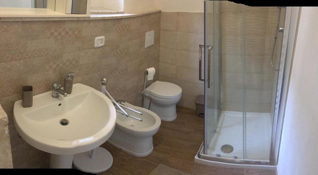 Koupelna v ubytování B&B Domus Gaetani