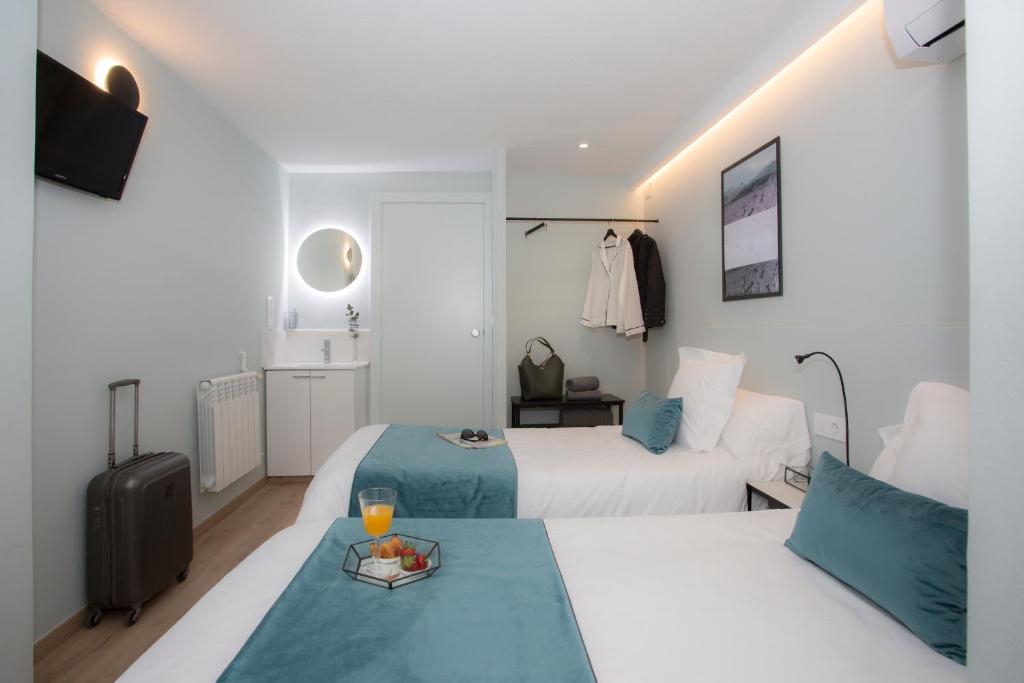 Televízia a/alebo spoločenská miestnosť v ubytovaní Palacios Rooms