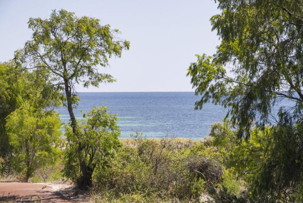 a view of the ocean from the beach at Tranquil Waters in Quindalup