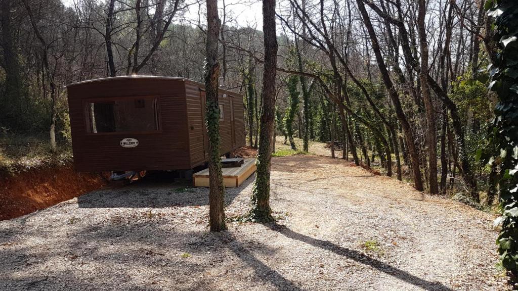 a wooden cabin in the middle of a forest at Mobil Home à la ferme, en Provence in Grambois