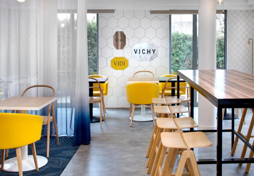 Restaurace v ubytování Hôtel ibis Styles Vichy Centre