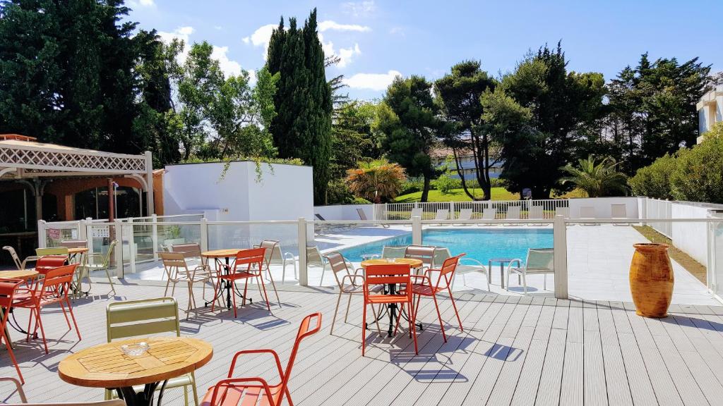 Bazén v ubytování Novotel Narbonne Sud A9/A61 nebo v jeho okolí