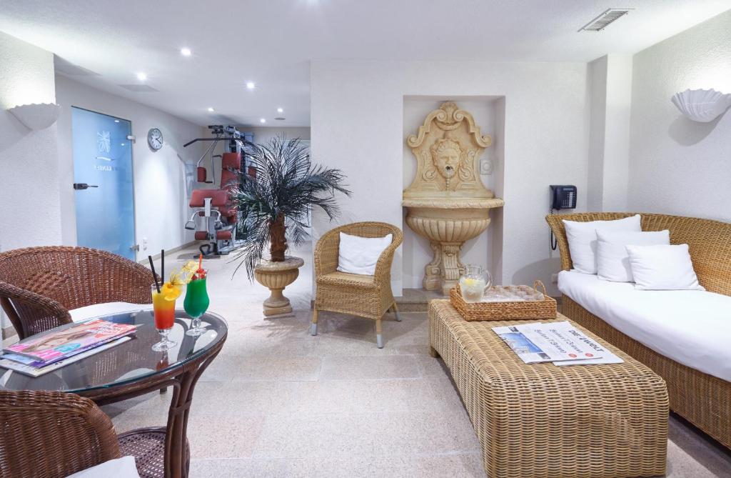 Bernstein Hotel Villa Kastania - Resim 12