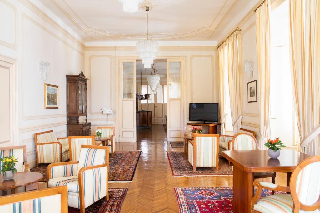TV a/nebo společenská místnost v ubytování Hotel Ghiffa