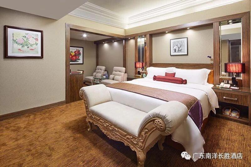 Postel nebo postele na pokoji v ubytování Nanyang King's Gate Hotel--Free Shuttle Service to Canton Fair