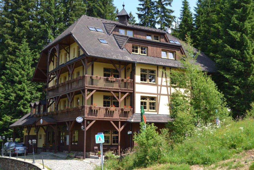 Budova, kde se hotel nachází