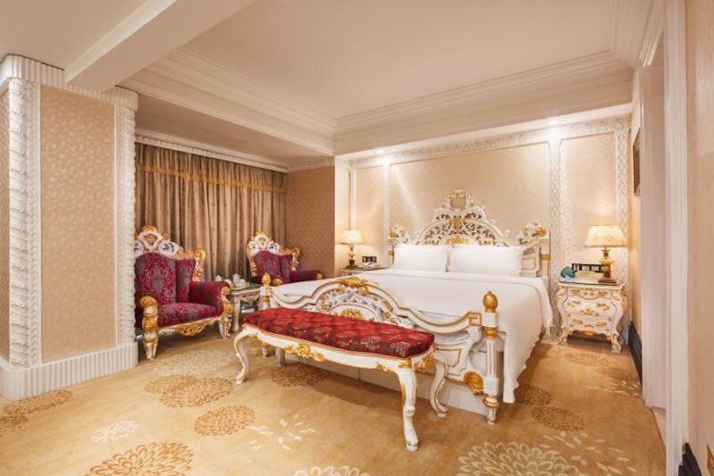 Postel nebo postele na pokoji v ubytování Nanyang King's Gate Hotel--Free Shuttle Service to Canton Fair