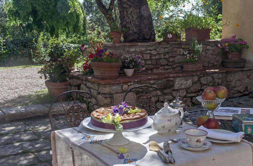a table with a pizza on top of it at Villa Il Paradisino in Sesto Fiorentino