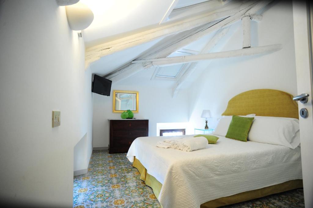 a bedroom with a large white bed in a room at Maiori Dream Rental in Maiori