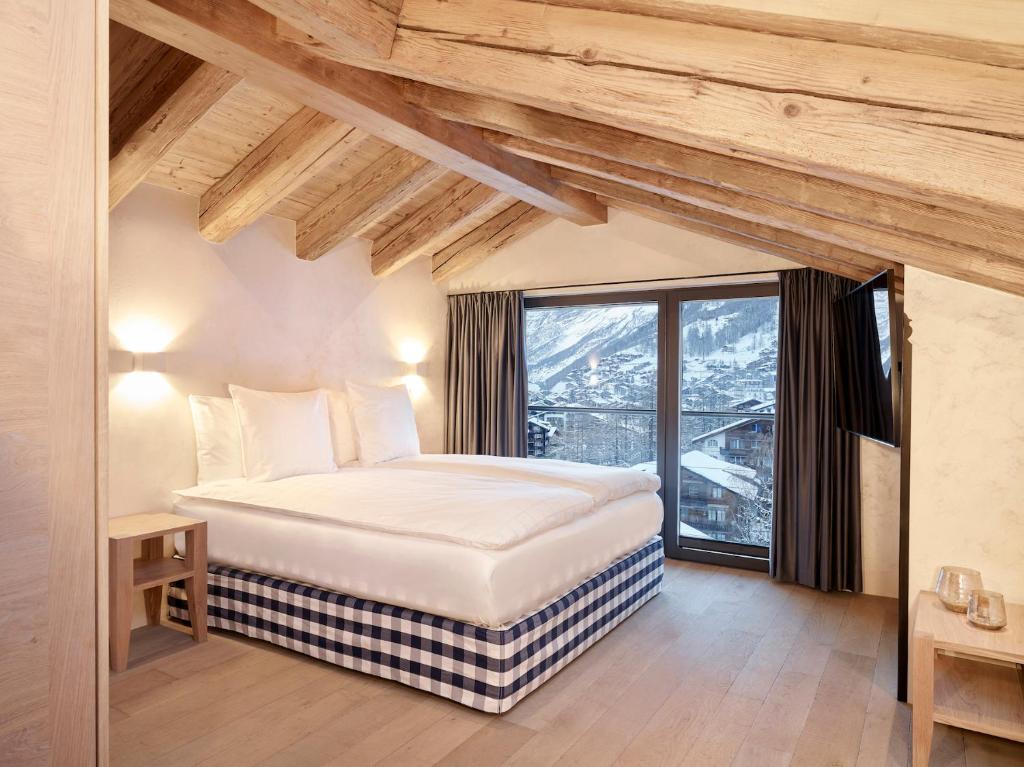 Postel nebo postele na pokoji v ubytování Firefly Luxury Suites