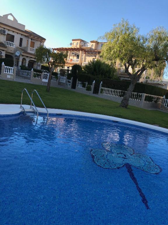 Bazén v ubytování Bungalow Torrevieja Argonautas nebo v jeho okolí