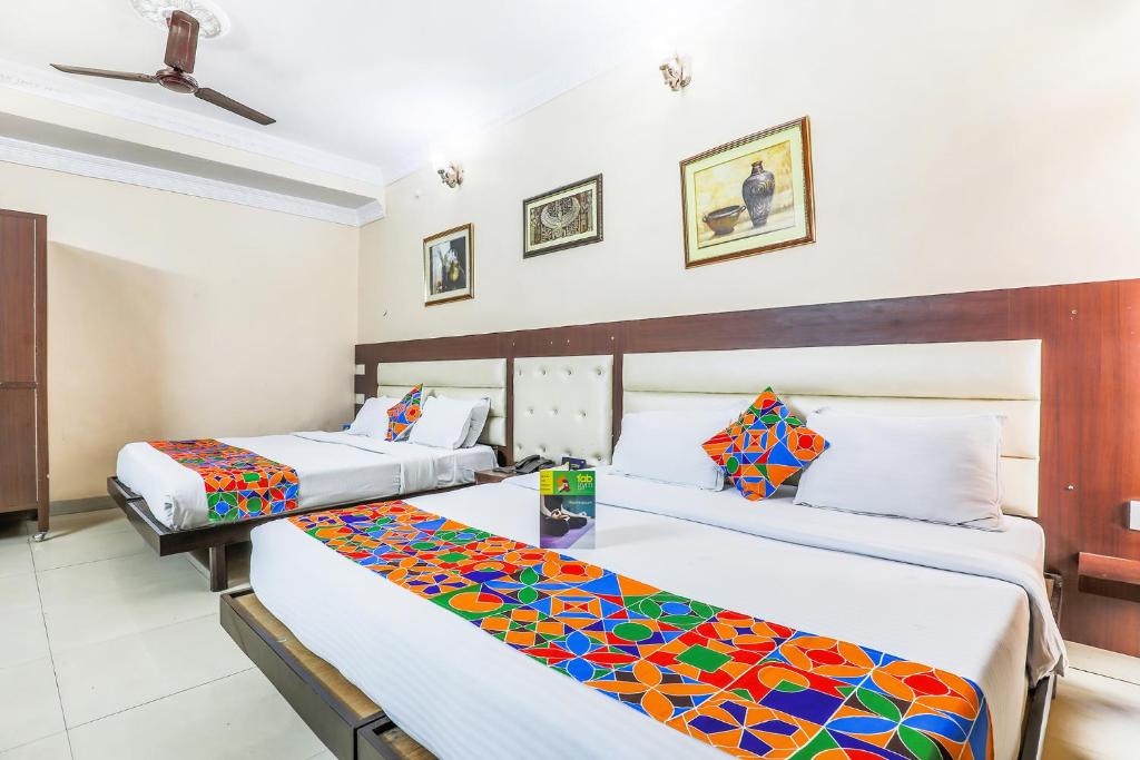 Postel nebo postele na pokoji v ubytování FabHotel Pramila Inn
