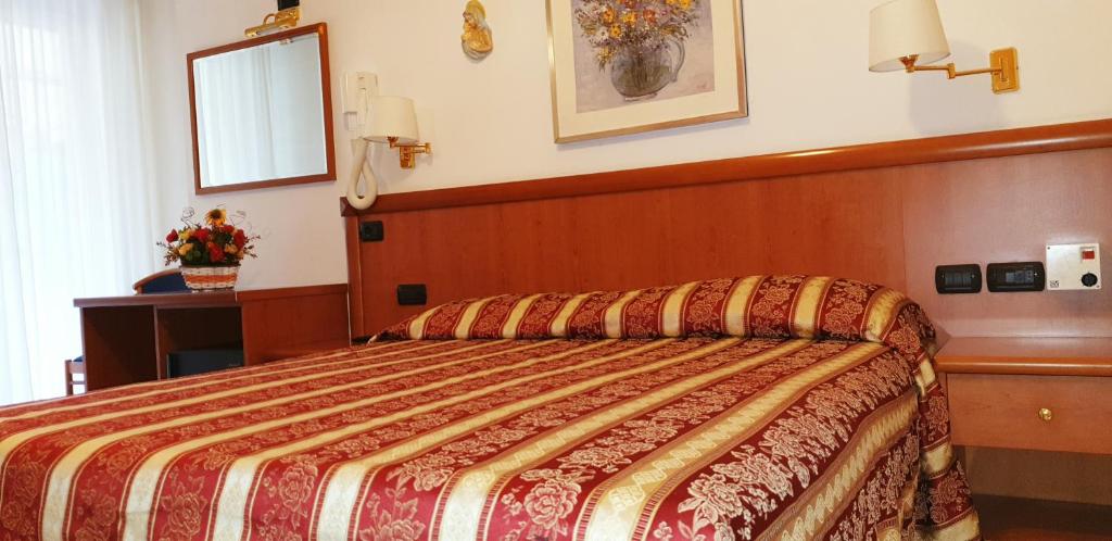 Postel nebo postele na pokoji v ubytování Hotel Ginevra