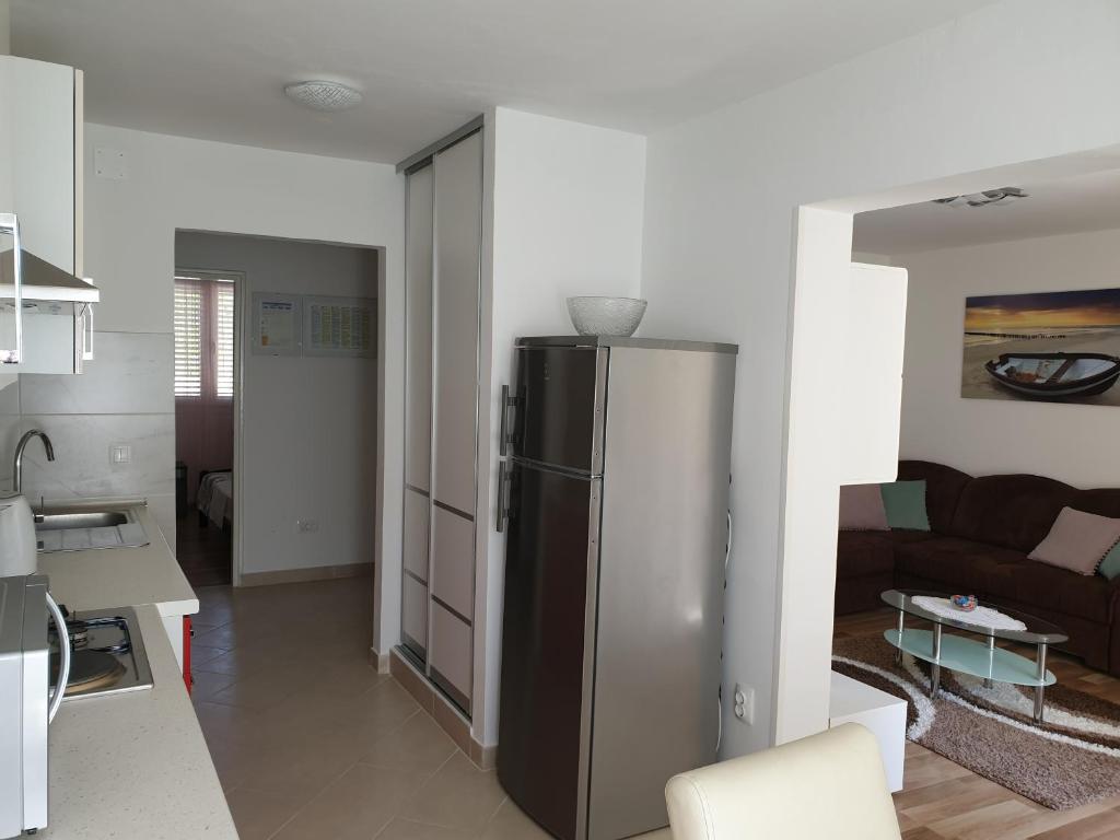 Kuchyňa alebo kuchynka v ubytovaní Apartment LANA Kaštel Stari