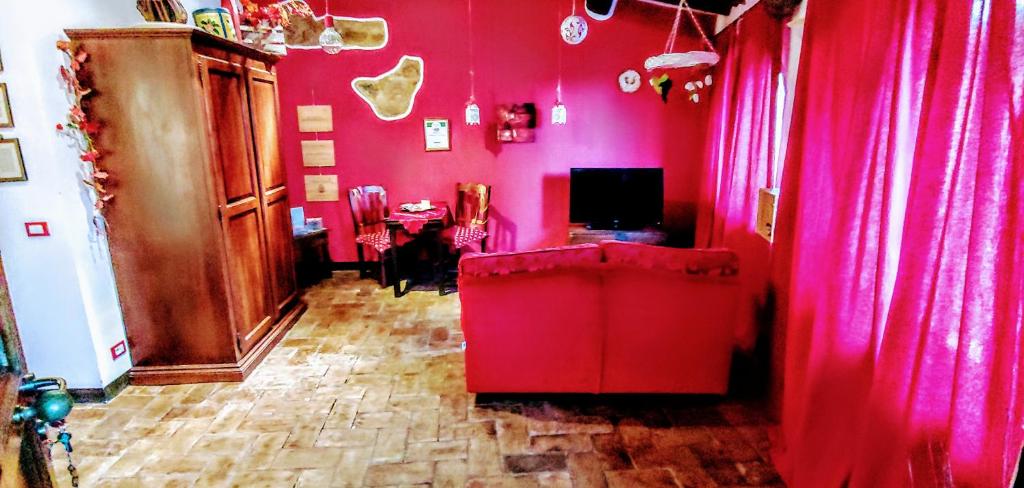 TV a/nebo společenská místnost v ubytování B&B Le Undici Lune