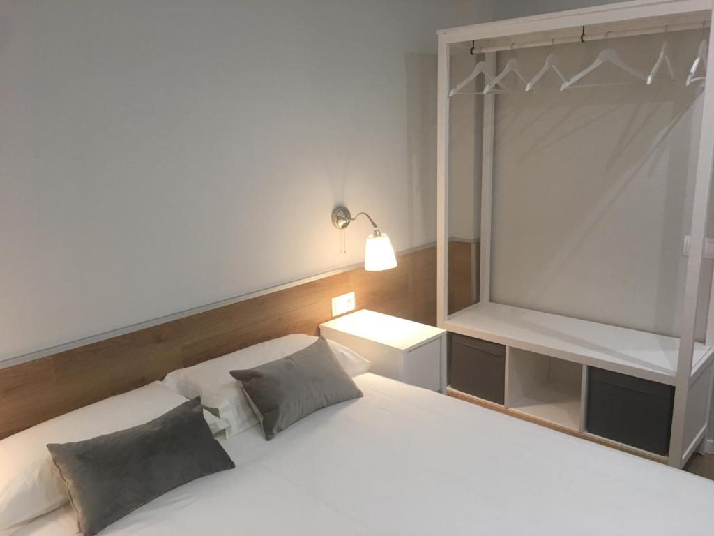 Postel nebo postele na pokoji v ubytování Apartaments La Pertusa 1r piso