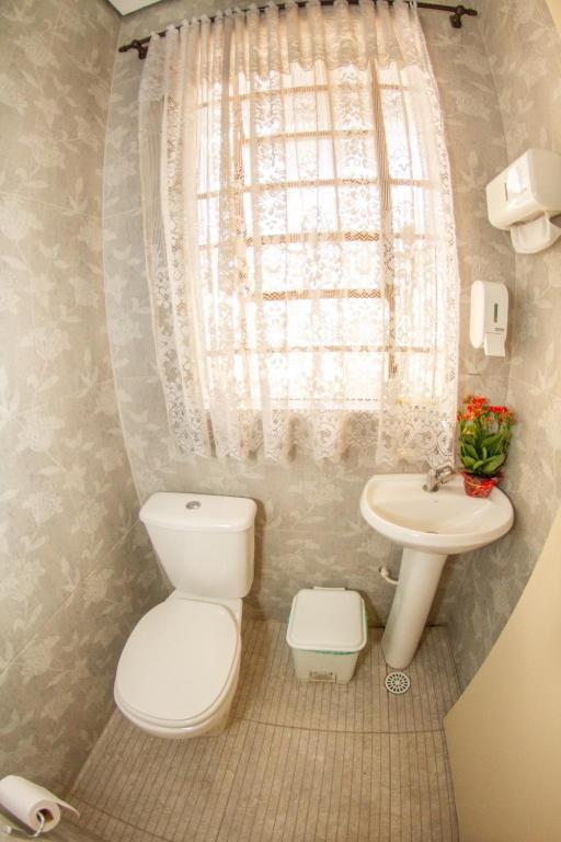  OBA 18 - QUARTO CASAL no BAIRRO DA LIBERDADE