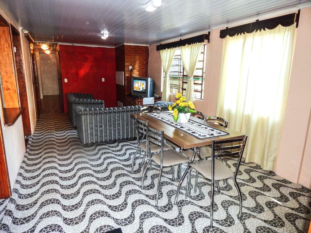 Gramado Suites Residence possui 5 quartos e 5 banheiros  Gramado Suites Residence possui 5 quartos e 5 banheiros