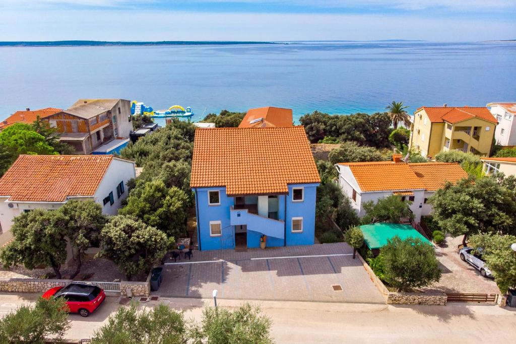 an aerial view of a house with the ocean at Modra Kuca in Mandre