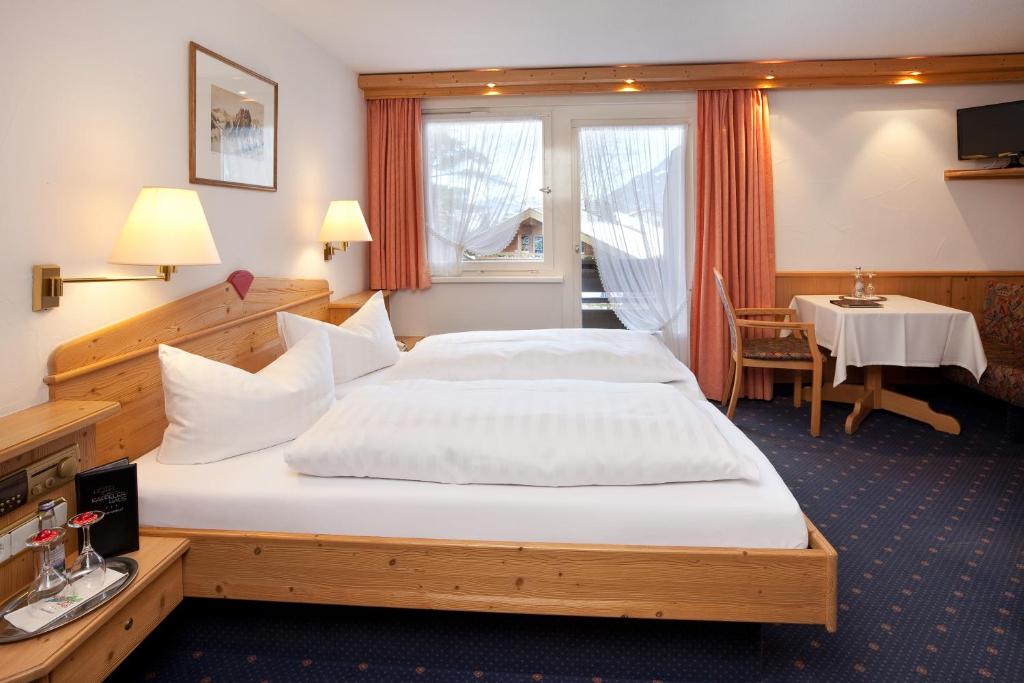 Postel nebo postele na pokoji v ubytování Hotel garni Kappeler-Haus