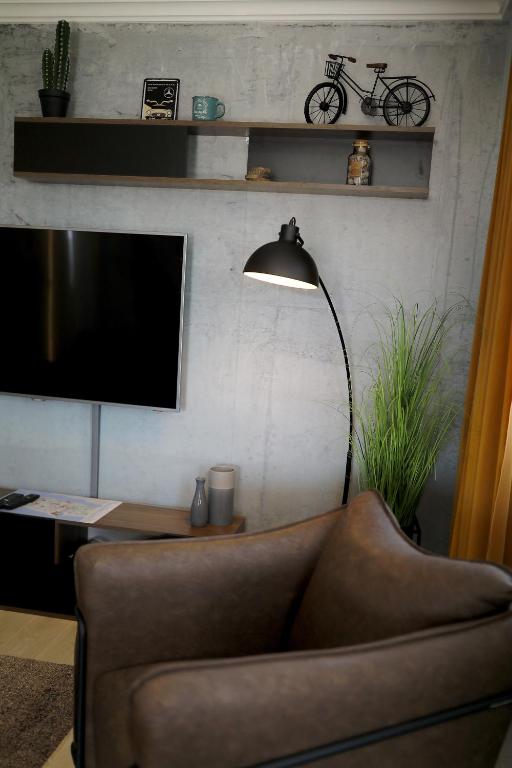 Televízia a/alebo spoločenská miestnosť v ubytovaní Villa DOEL