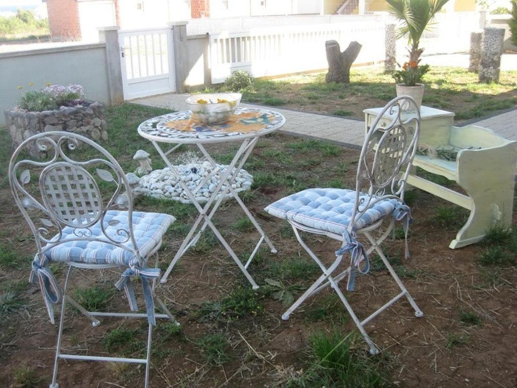 Vonkajšia záhrada v ubytovaní Apartments Duda