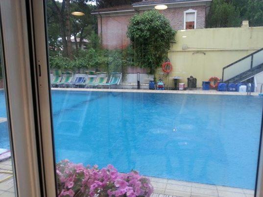 Bazén v ubytování Hotel Ginevra nebo v jeho okolí