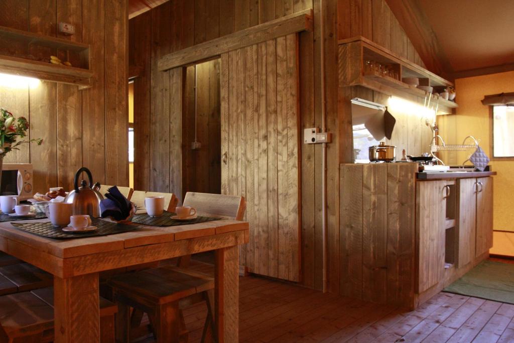 Köök või kööginurk majutusasutuses Glamping Alcantara