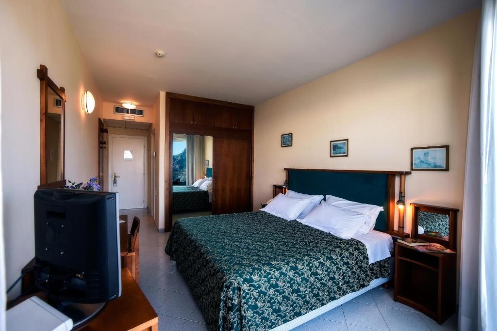 Postel nebo postele na pokoji v ubytování Hotel Graal