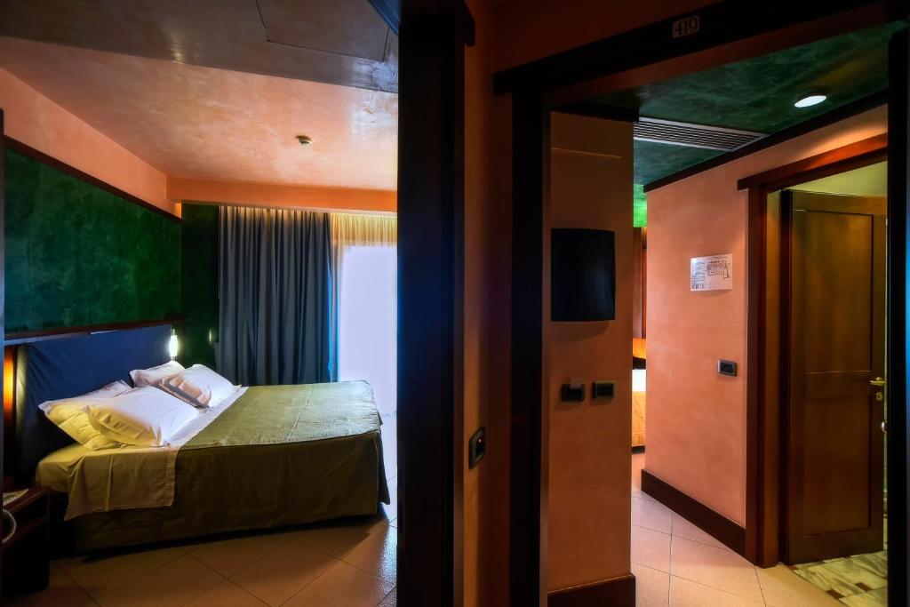 Postel nebo postele na pokoji v ubytování Hotel Graal