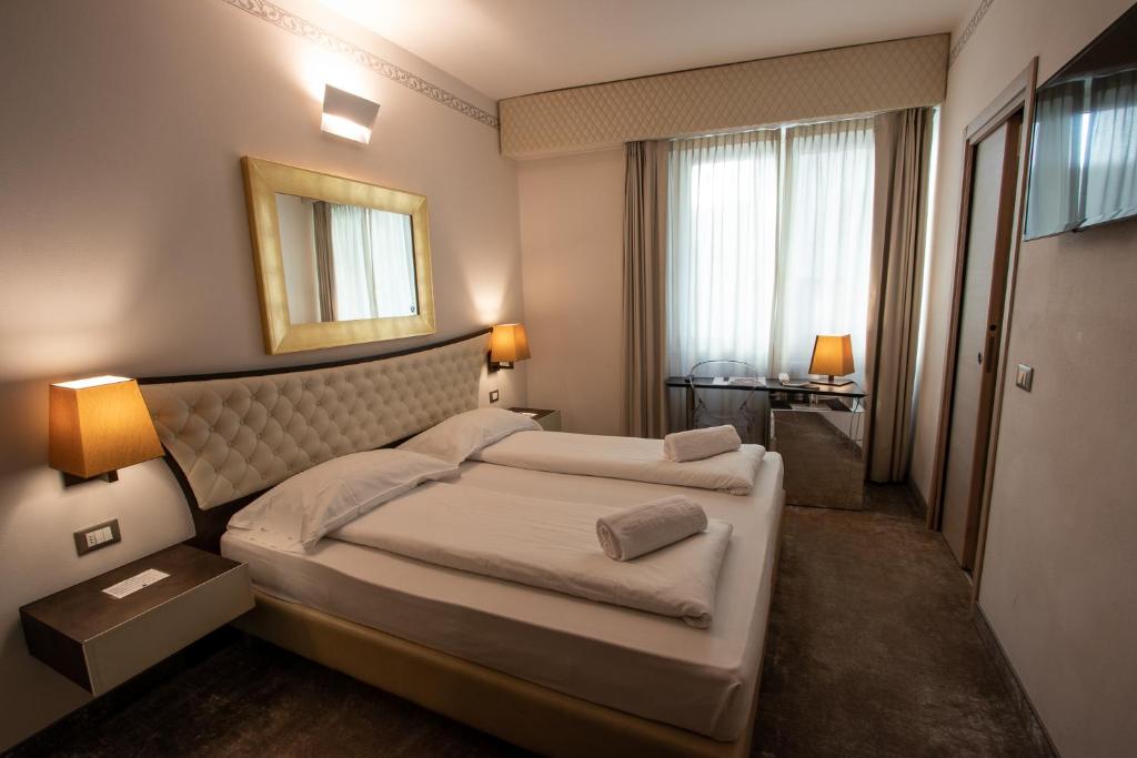 Postel nebo postele na pokoji v ubytování Hotel Corona