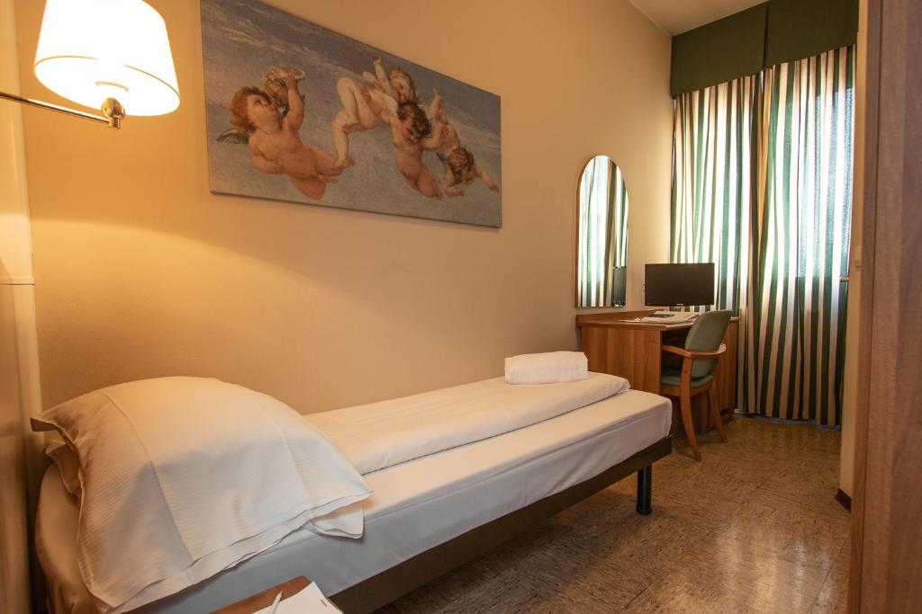 Postel nebo postele na pokoji v ubytování Hotel Corona