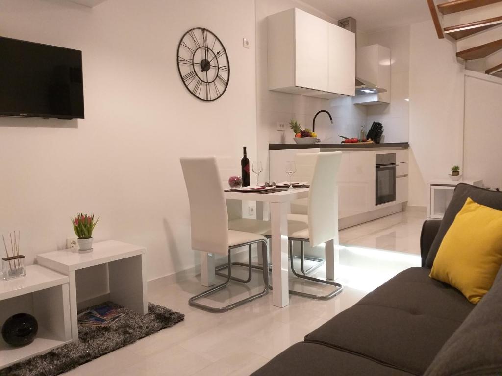 Kuchyňa alebo kuchynka v ubytovaní Apartment Sendi 5 min from the beach