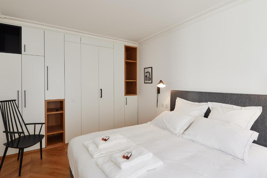 RESIDENCES HARCOURT - Ile Saint Louis - PARIS - 2