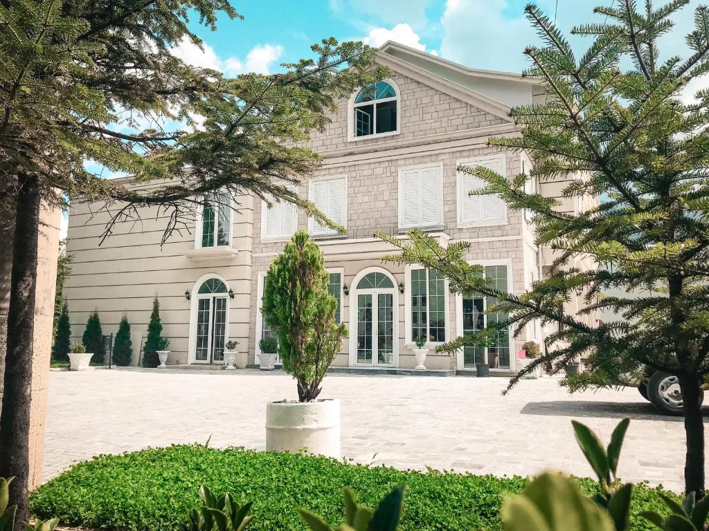 Κήπος έξω από το Hotel Devi