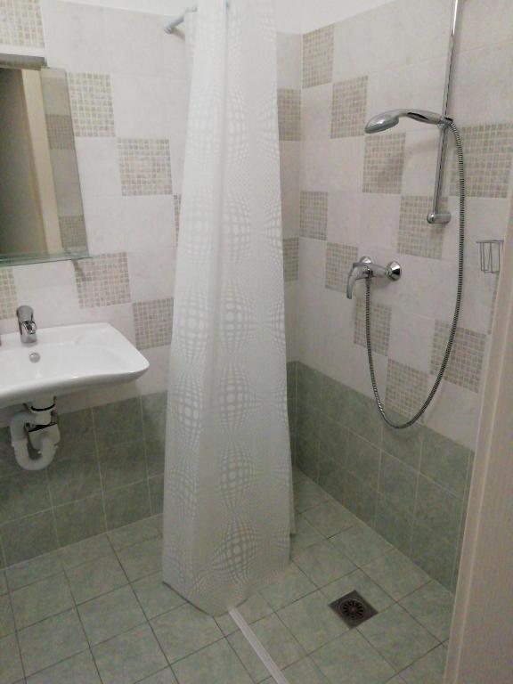 A bathroom at El Doorado