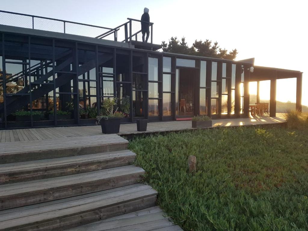 a man standing on the roof of a house at Hotel Punta Sirena in Curanipe