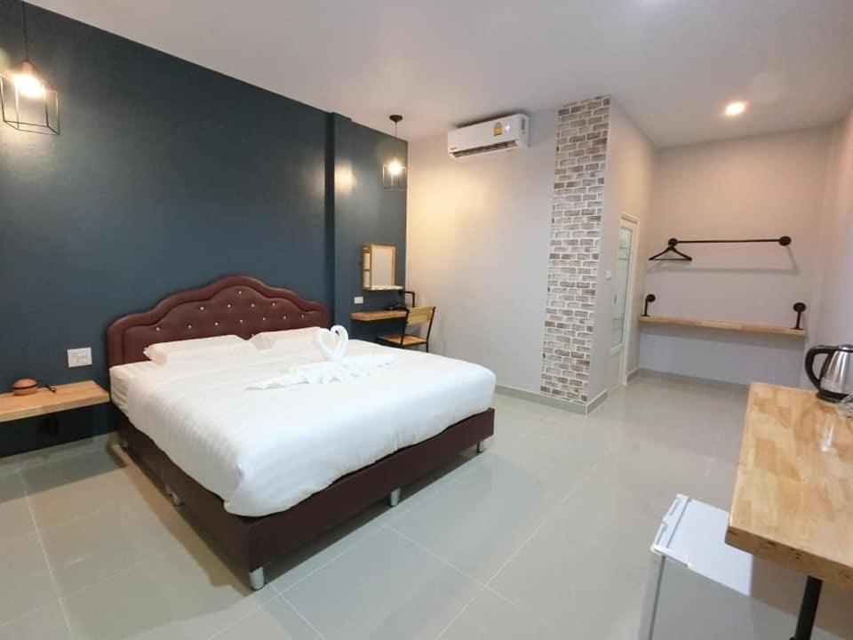 a bedroom with a large bed in a room at ดาธชา ลอฟท์วิว in Seka
