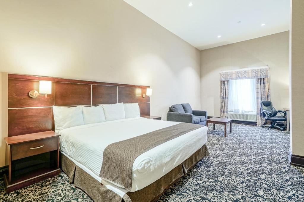 Woodbine Hotel & Suites photo