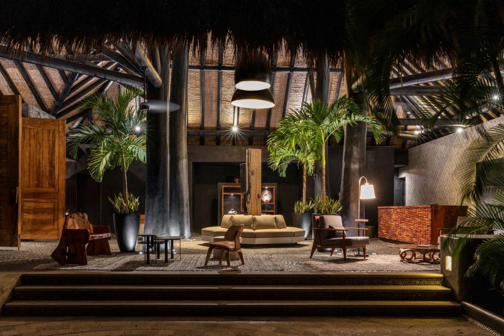 Гостиная зона в Thompson Zihuatanejo, A Beach Resort, by Hyatt
