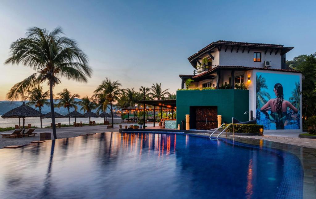 Бассейн в Thompson Zihuatanejo, A Beach Resort, by Hyatt или поблизости