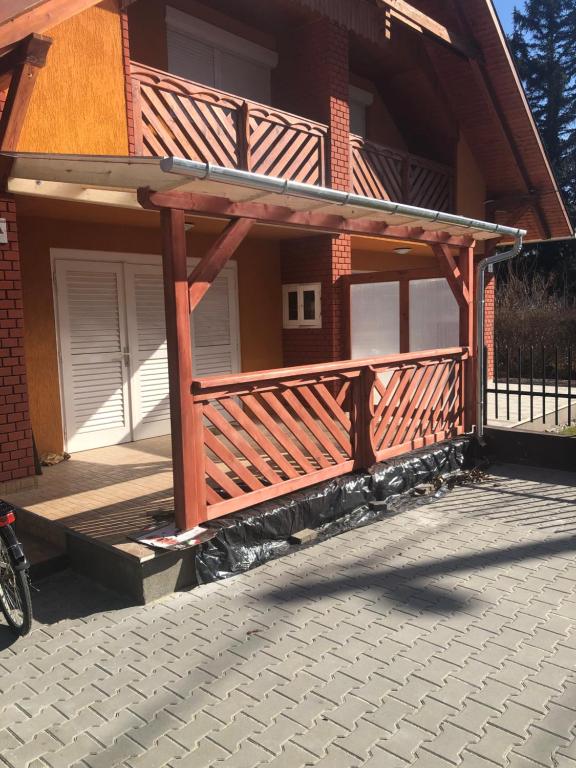 Laza Guesthouse Zamardi - Housity